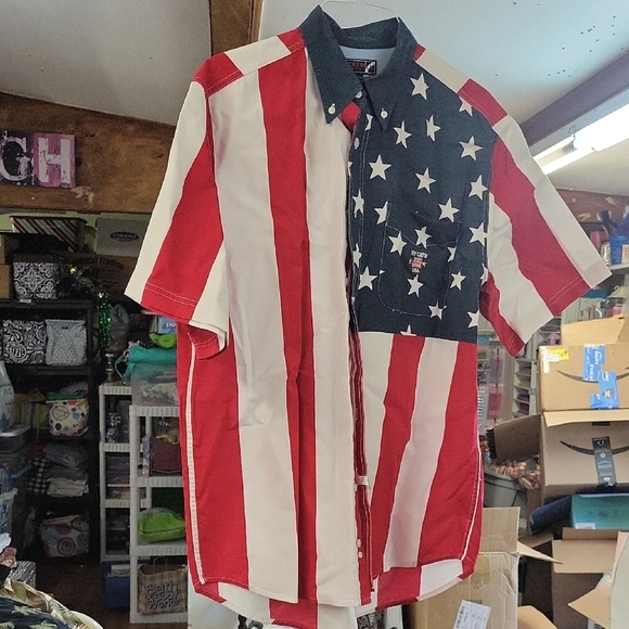 Ivy Crew Large Patriotic Flag Red White Blue Men's Shirt - Picture 1 of 4
